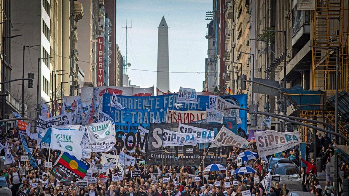 FOTO MARCHA HISTORICA SIPREBA  e1674486971963